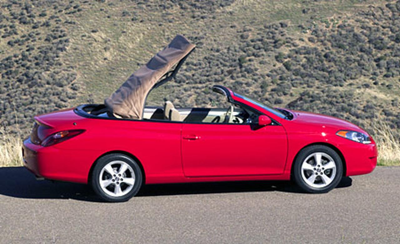 Illustration for article titled The Lexus IS 250 C is a car that exists